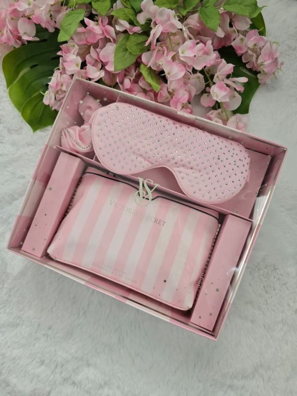 NEW VS Travel Kit gift Set. Scrunch, Cosmetic Bag & eye mask in pink stripes